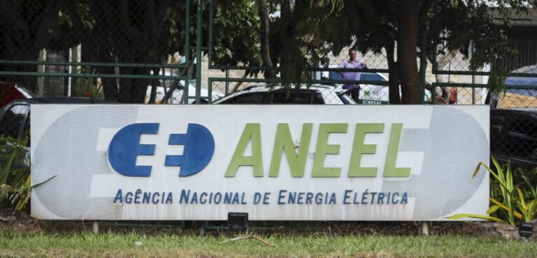 Aneel anuncia reajuste em tarifa e conta de luz fica 21,35% mais cara na Bahia