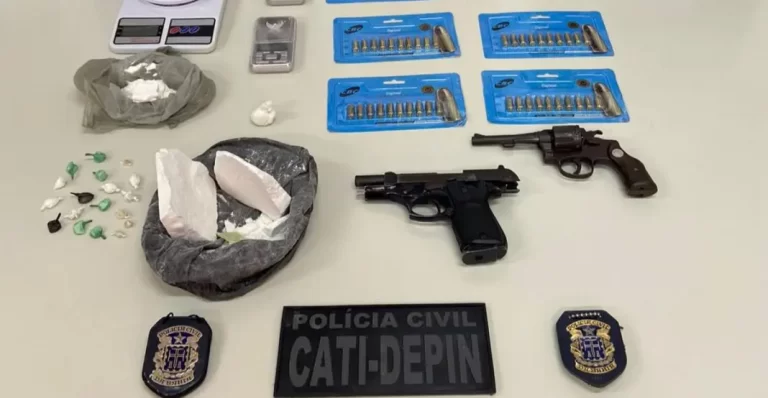 Dupla é presa com armas e drogas trazidas de SP para Jequié