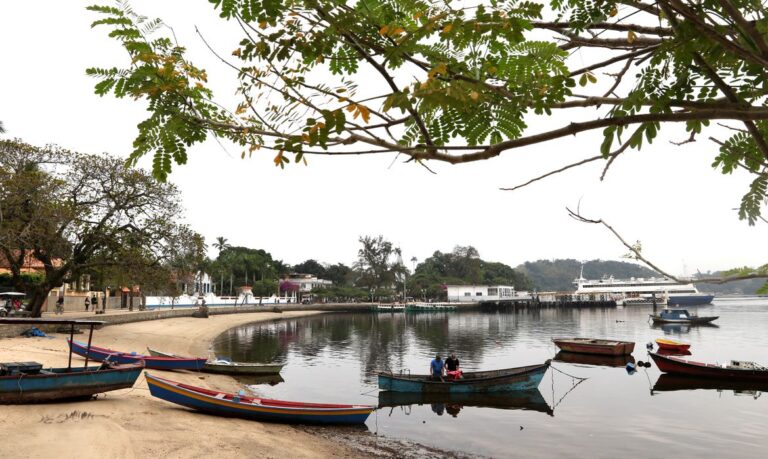 Rompimento na adutora compromete fornecimento de água em Paquetá