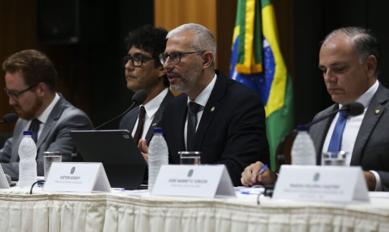 Em meio à pandemia, aprendizagem cai nas escolas do país