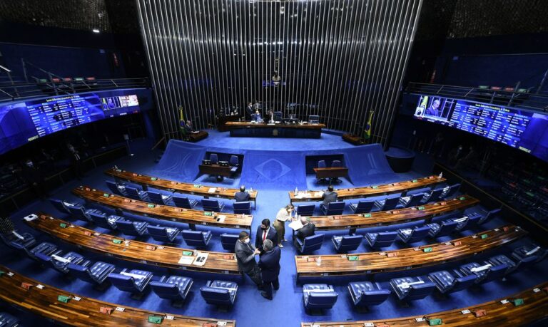 27 senadores eleitos em outubro tomam posse dia 1º de fevereiro