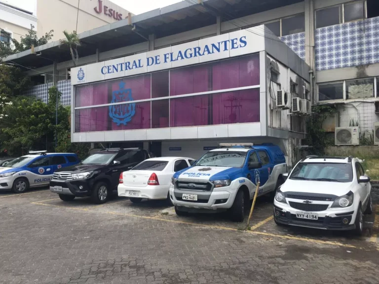 Homem é preso por suspeita de apalpar nádegas de mulher que dormia durante viagem de ônibus na Bahia