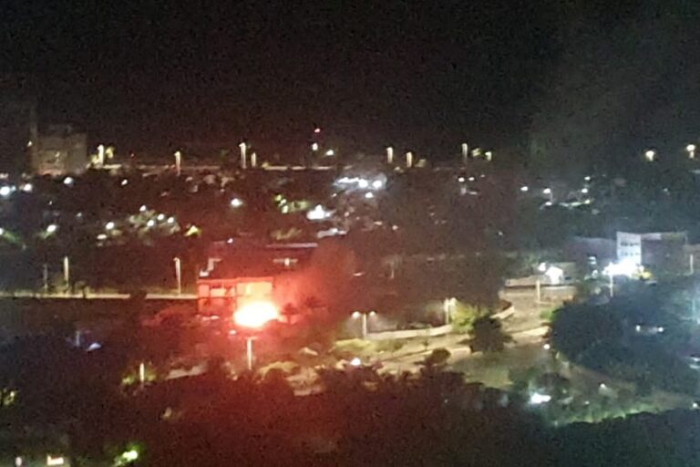 Incêndio atinge Colégio Pan Americano, no bairro de Patamares