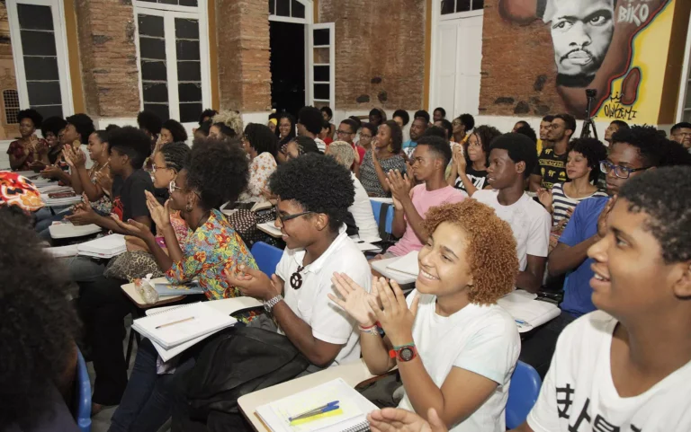 Instituto Steve Biko oferece vagas gratuitas para curso pré-vestibular em Salvador; veja como se inscrever