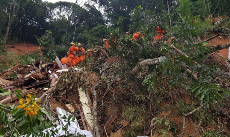 Após um ano, Petrópolis ainda se recupera da maior tragédia da cidade
