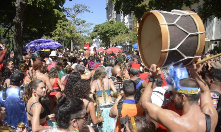 Campanha alerta para infecções sexualmente transmissíveis no carnaval