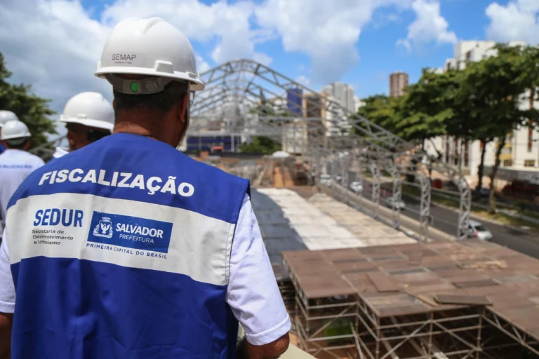 Camarotes, arquibancadas e outras estruturas utilizadas no carnaval de Salvador devem ser desmontadas até dia 4 de março