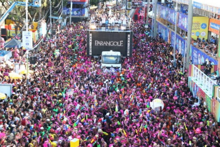 Vítima de agressões durante desfile das ‘Muquiranas’ pede fim do bloco: “O que mais precisará acontecer?”