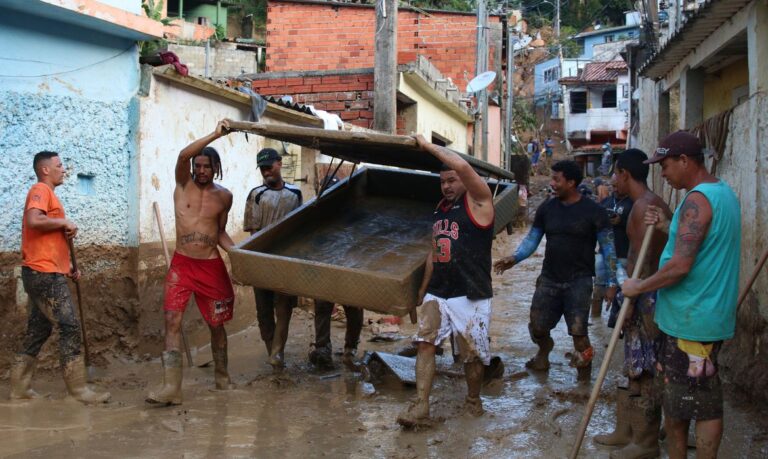 São mais de 7,5 toneladas de doações serão entregues a famílias de São Sebastião