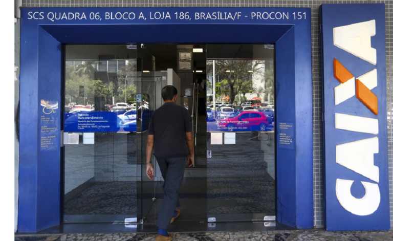 Caixa libera abono salarial para nascidos em março e abril