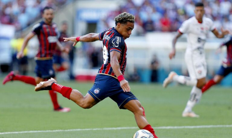 Bahia fica no 1 a 1 com Vitória e não encosta no G4