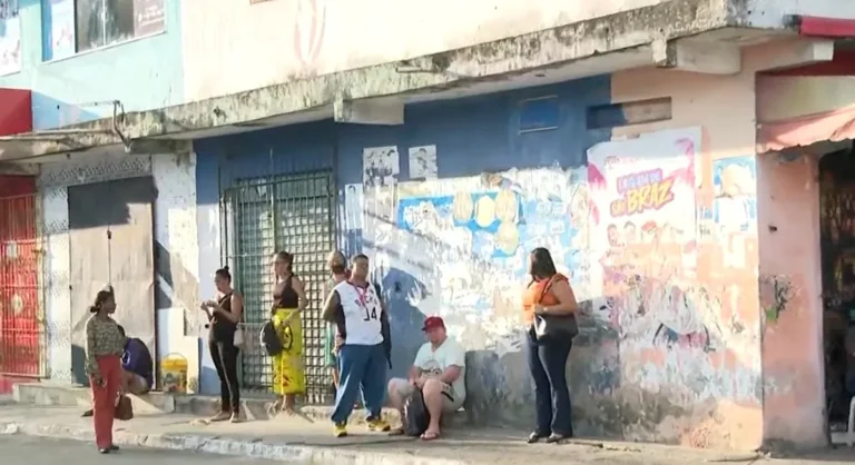 Aulas em escolas municipais do bairro de Plataforma são retomadas; suspensão ocorreu após suposto toque de recolher
