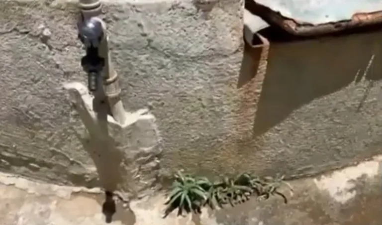 Moradores de cidade com mais de 20 mil habitantes na BA denunciam falta de água há quase um mês