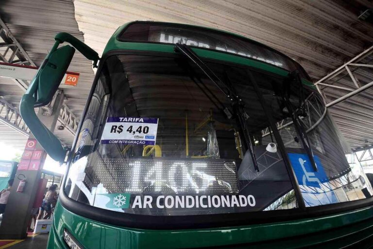 Prefeitura de Salvador entrega novos ônibus com ar condicionado neste sábado