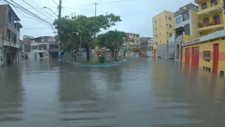 Chuvas causam alagamentos em bairros de Salvador