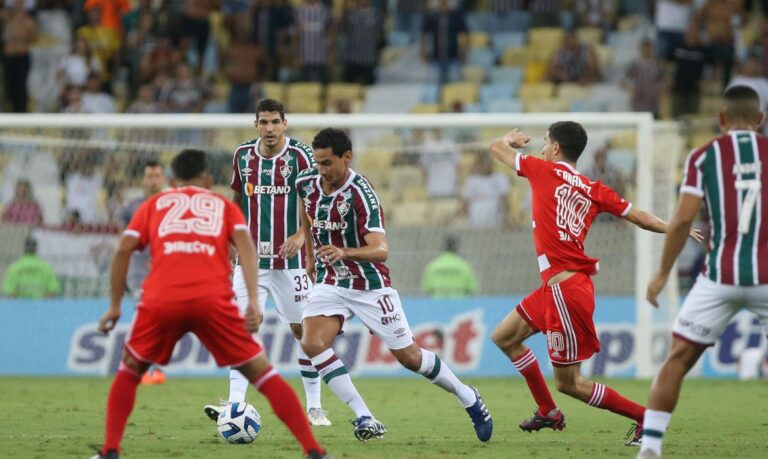 Fluminense busca vaga nas oitavas diante do River