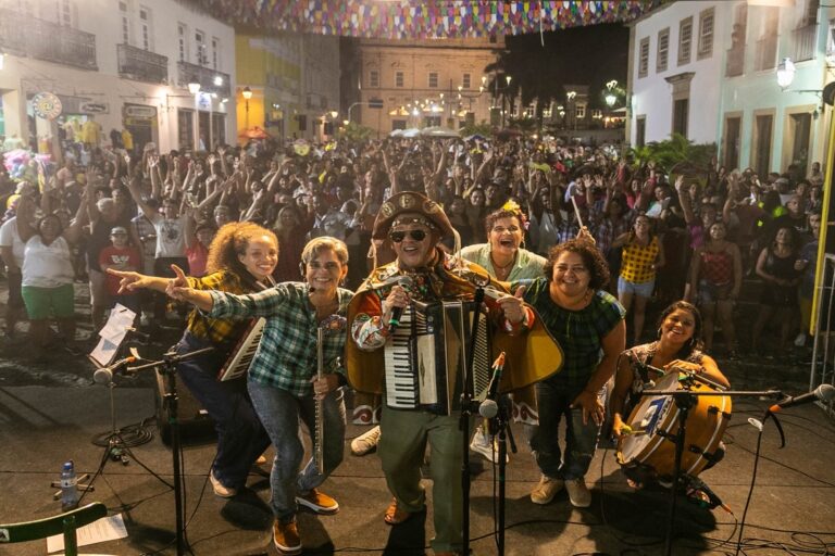 Ator interpreta Rei do Baião com aparições em espaços do Centro Histórico