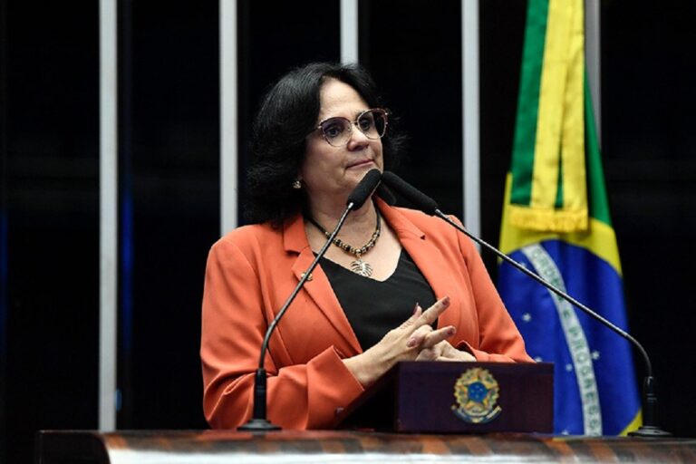 Senadora Damares Alves participa de ato em defesa de Ireuda Silva nesta segunda