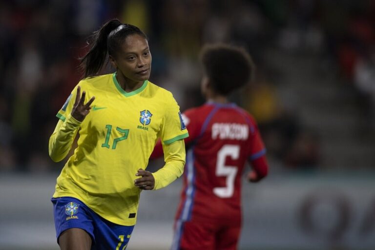 Seleção feminina estreia na Copa com goleada por 4 x 0 sobre o Panamá; confira os lances