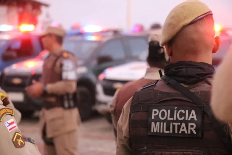 Após troca de tiros com suspeitos, policiais militares encontram granadas em bairro de Salvador; ninguém foi preso