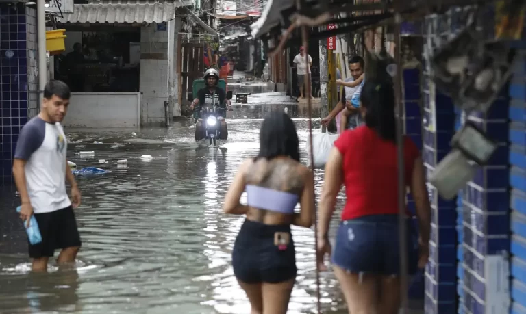 Sete em cada 10 brasileiros sofreram com eventos climáticos extremos