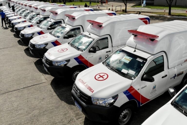 Governador entrega mais de 170 veículos para reforçar saúde em Salvador e no interior