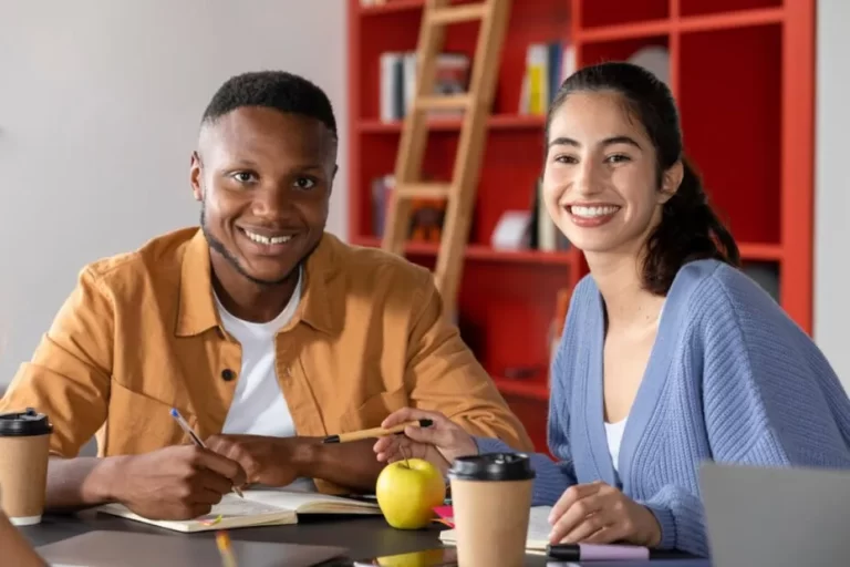 Universidade oferece cursos gratuitos para estudantes e profissionais de Psicologia e Pedagogia