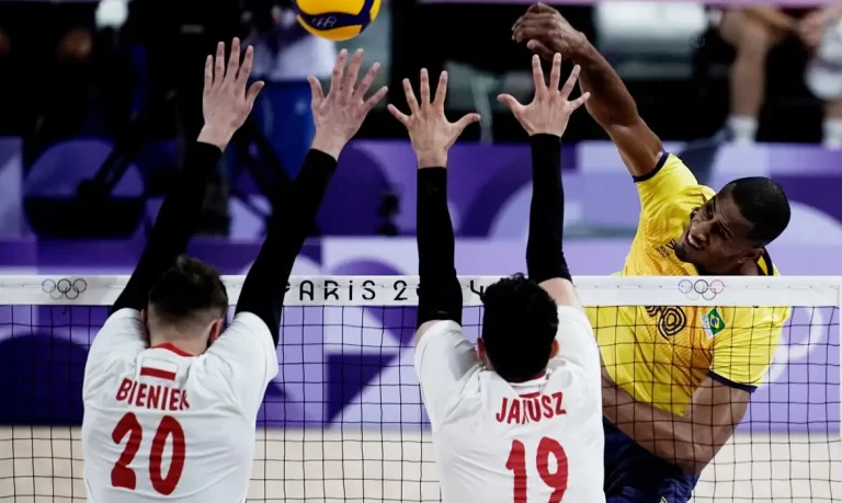 Seleção masculina de vôlei leva virada da Polônia, o 2º revés em Paris