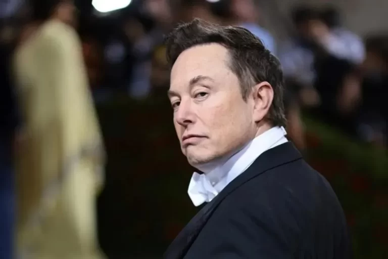 Elon Musk desafia STF após bloqueio do X no Brasil e recebe apoio de Arthur Lira