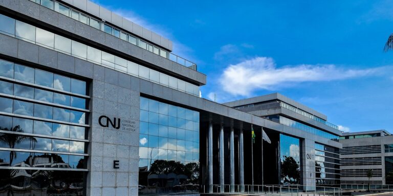 CNJ discute fim da aposentadoria compulsória como punição para juízes
