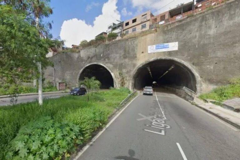 Motociclista Fica Ferido Em Colisão Com Micro-ônibus No Túnel De Pirajá