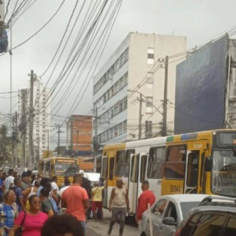 Idoso Reage A Assalto Em ônibus E é Baleado; Assaltante Segue Foragido