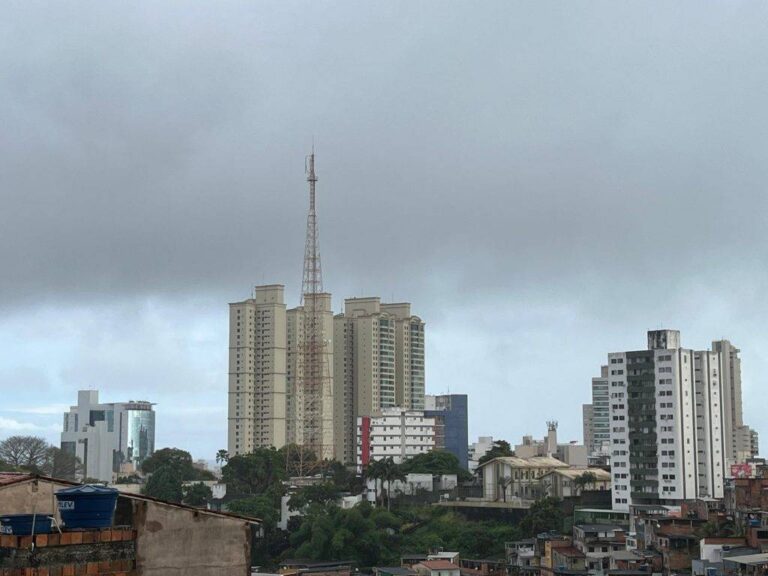 Chuva Intensa Marca Feriado Da Consciência Negra Na Bahia