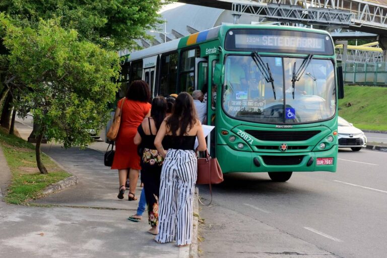 Fim De Linha De Tancredo Neves Amanhece Sem ônibus Nesta Segunda (12)