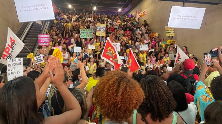 Greve Dos Professores De Salvador Completa 36 Dias Com Nova Manifestação Na Estação Da Lapa