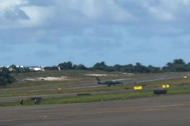 Avião Da FAB Tem Pneu Furado Em Pouso E Causa Atrasos No Aeroporto De Salvador