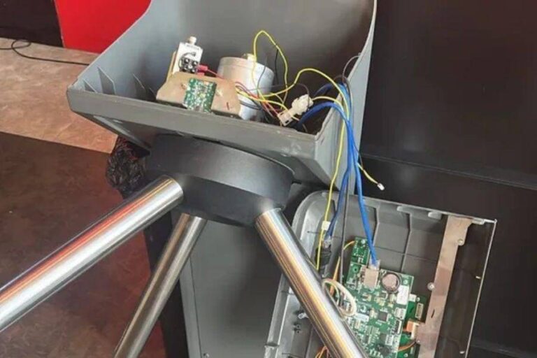 Mulher Destrói Equipamentos Em Três Academias De Feira De Santana