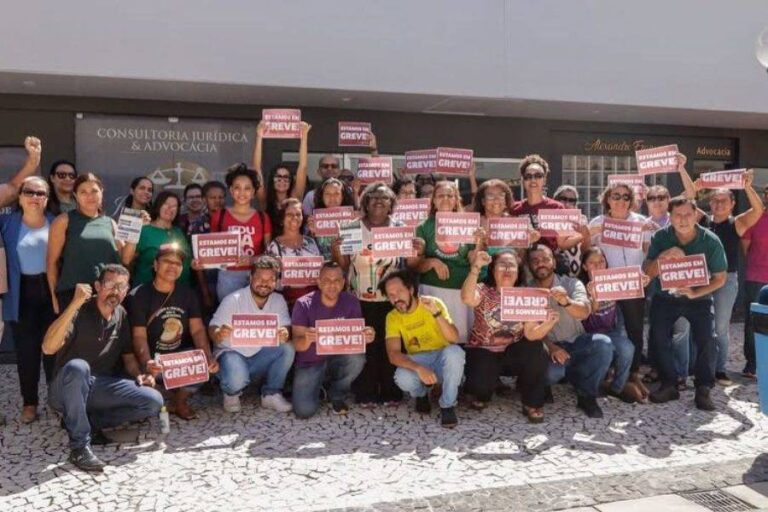 Professores Encerram Greve Em Lauro De Freitas, Mas Mantêm Estado De Mobilização