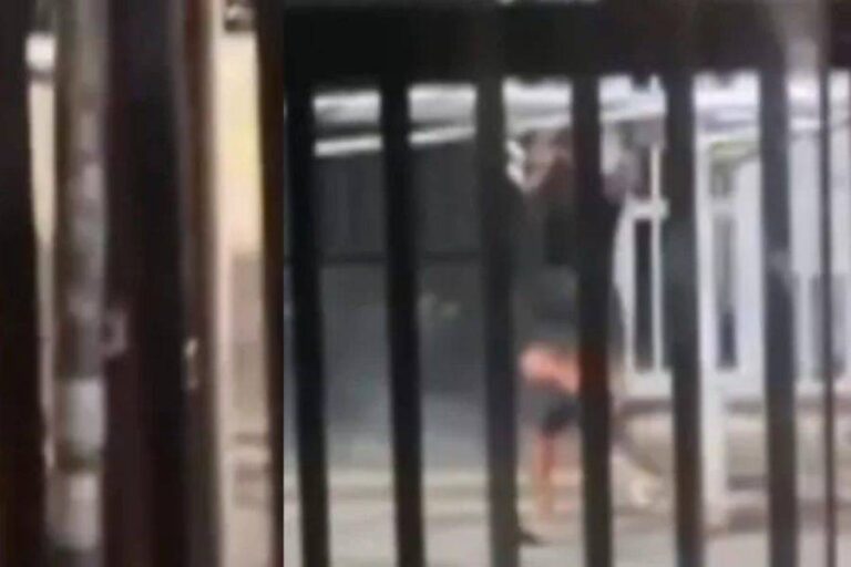 Homem é Flagrado Carregando Portão Roubado Na Barra, Em Salvador