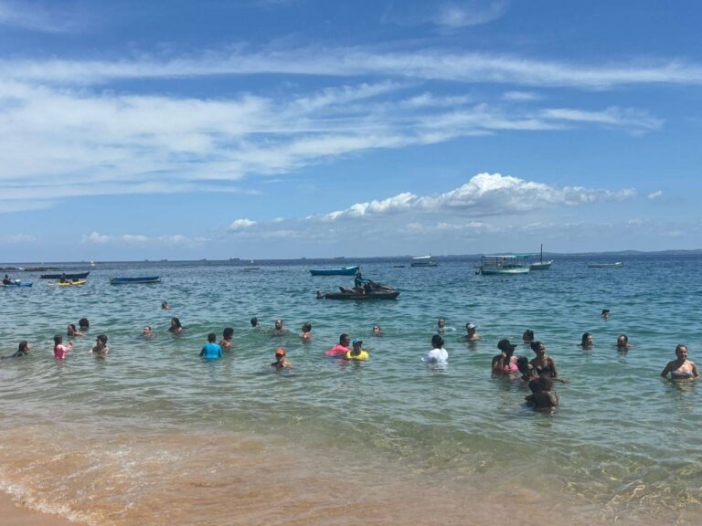 Mutirão De Limpeza E Conscientização Acontece Na Barra Como Parte Da Divulgação Do Filme Smurfs 2