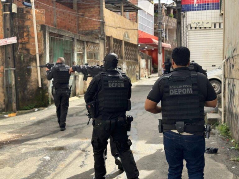 Polícia Desmonta Barricadas Em Bairros De Salvador