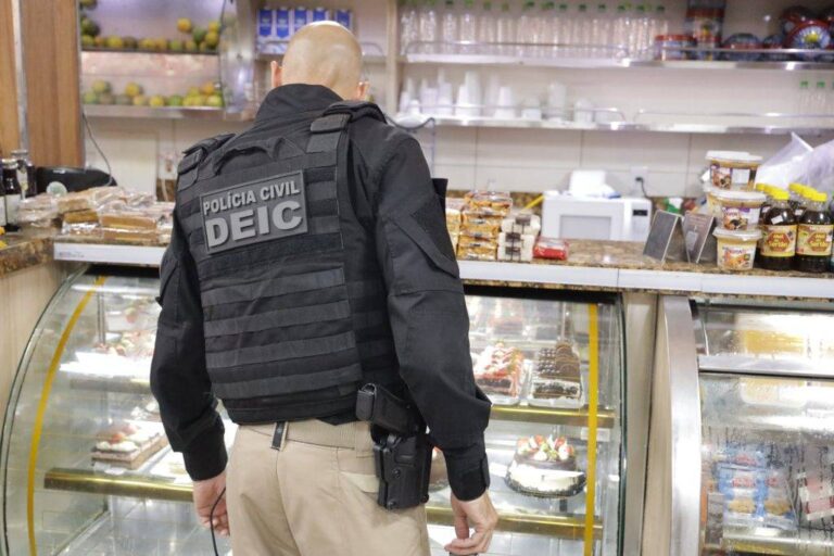 Polícia Apreende Alimentos Vencidos Em Delicatessens De Bairros Nobres De Salvador