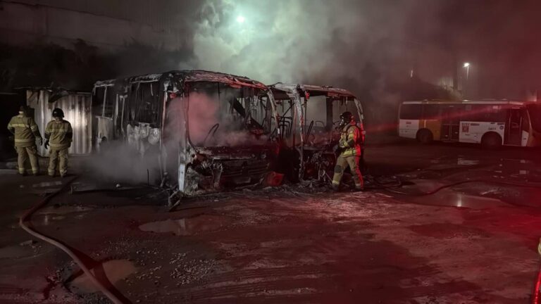 VÍDEO: Ônibus “amarelinhos” Pegam Fogo Em Garagem Do STEC
