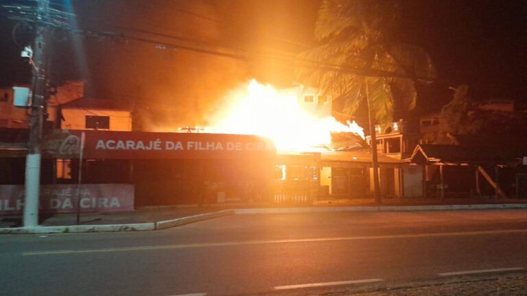 Incêndio Destrói Famoso Quiosque Em Praia Na Bahia