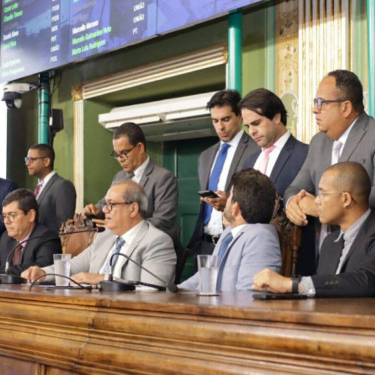 Carlos Muniz Convoca Colégio De Líderes E Pressiona Por Votação De 86 Projetos Na Câmara