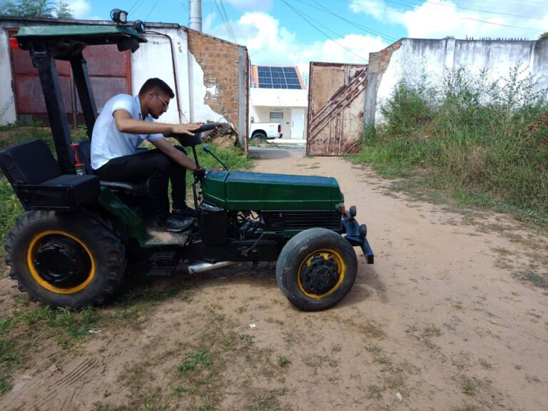 Estudante Da EJA Constrói Trator Com Materiais Reaproveitados