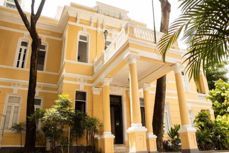 Funceb Abre Vagas Para áreas Administrativas E Artísticas