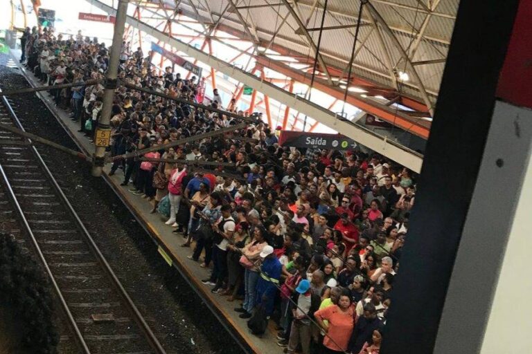 Falha No Metrô Deixa Estação Acesso Norte Lotada Em Salvador