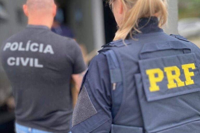 Colisão Entre Micro-ônibus Da Sesab E Carreta Deixa Feridos Na BR-324