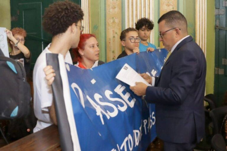 Estudantes Cobram Tarifa Zero No Transporte Público De Salvador